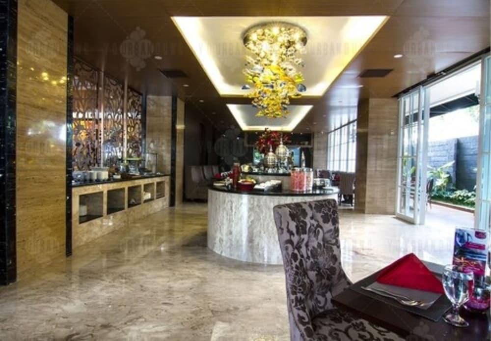 Belviu Hotel Bandung Exteriör bild